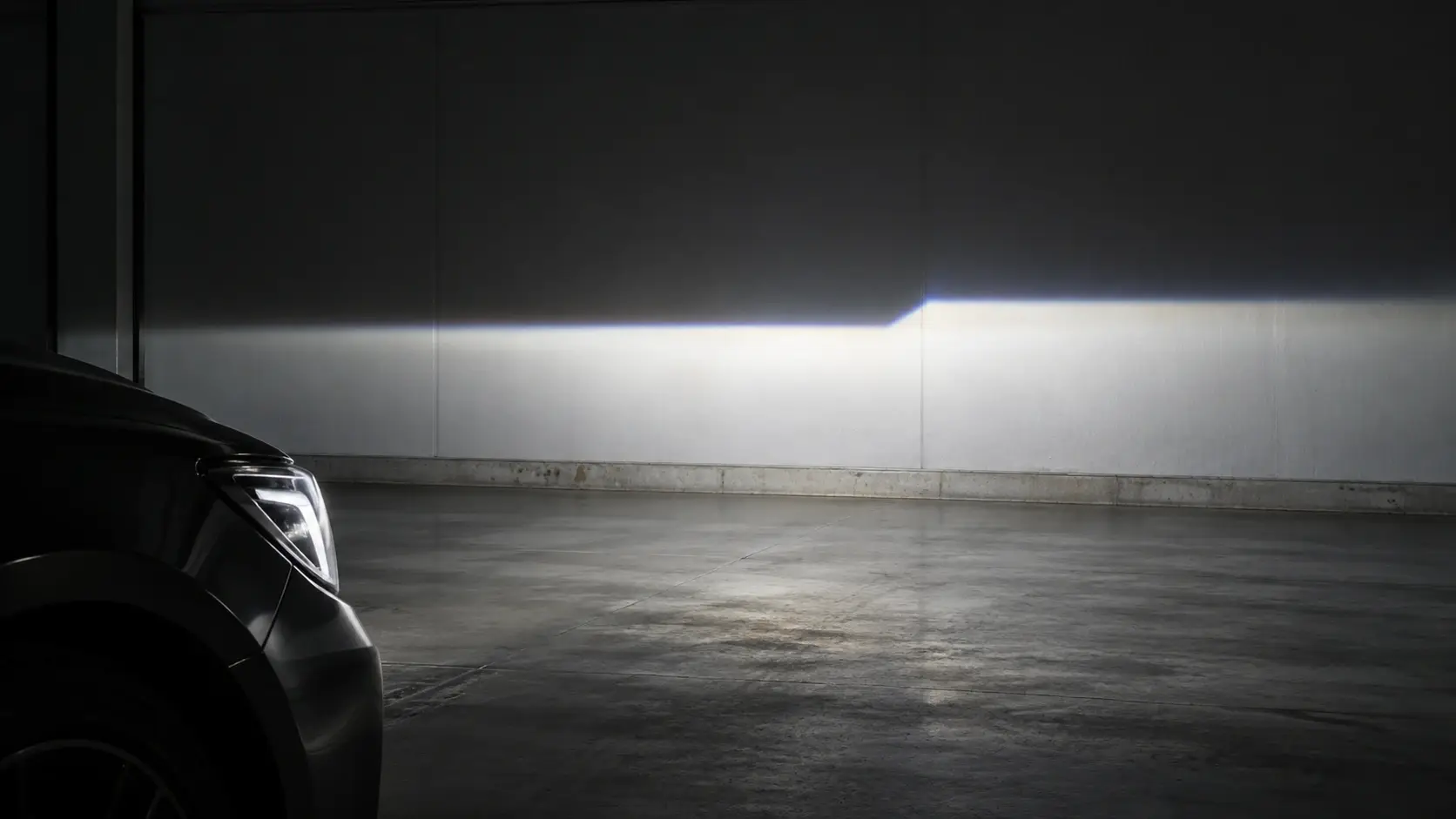 Direct beam projector beam pattern with the cut-off line projected on a wall